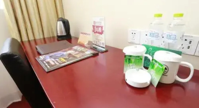 GreenTree Inn AnHui LiuAn Railway East Station Passenger Station Express Hotel, Book Hotel Hoteller i Luan med parkering, Parkering