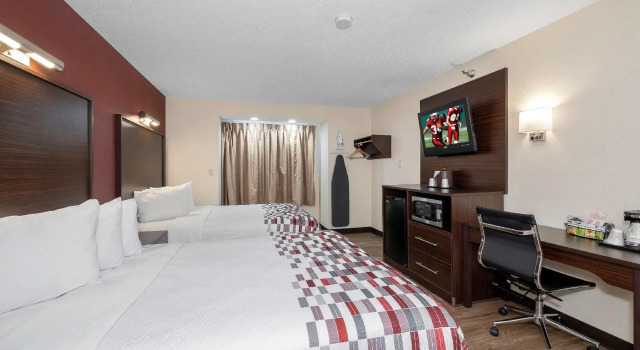 Четырёхместный номер Superior Red Roof Inn Springfield, MO