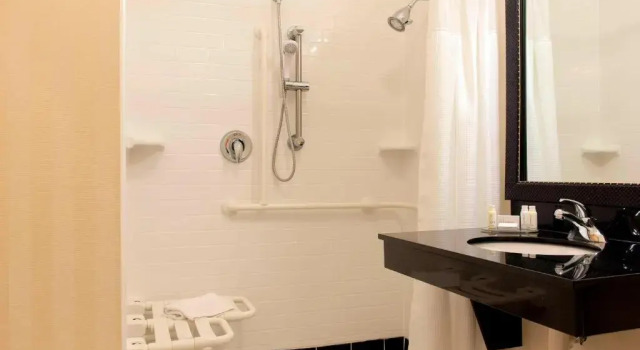 Четырёхместный номер Standard Fairfield Inn & Suites by Marriott Omaha Downtown