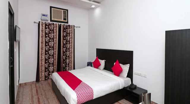 OYO 16080 The Royal Orchid, Забронировать Отель Отели Горакхпур 3 звезды, 3*