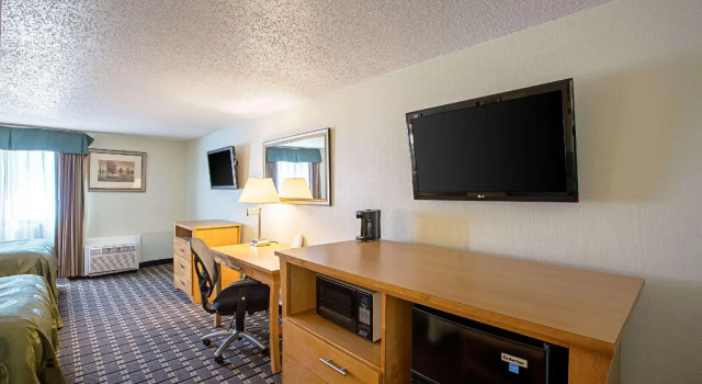 Четырёхместный люкс Quality Inn & Suites Council Bluffs - Omaha East