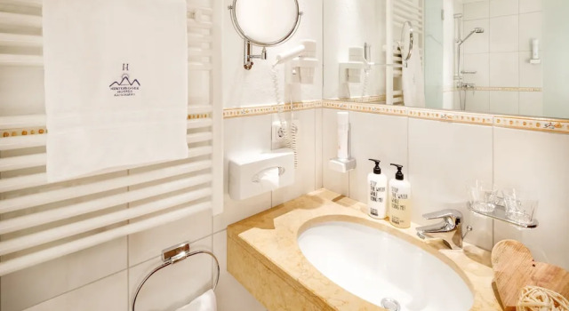 Двухместный номер Standard с балконом и с видом на горы Familienhotel Hinteregger