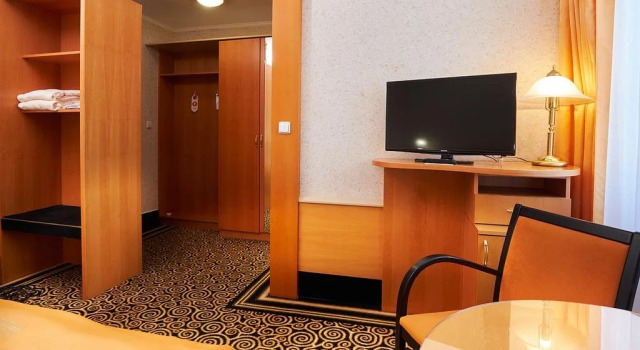 Hotel Eroplán, Забронировать Отель Отели Beskids 4 звезды, 4*