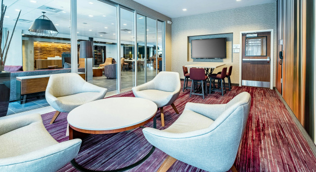 Courtyard by Marriott Toledo West, Buchen Sie Hotel Toledo Ohio
