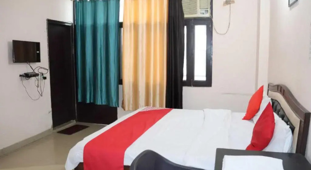 Oyo 91393 Krishna Residency Inn, Забронировать Отель Нойда штат Уттар-Прадеш