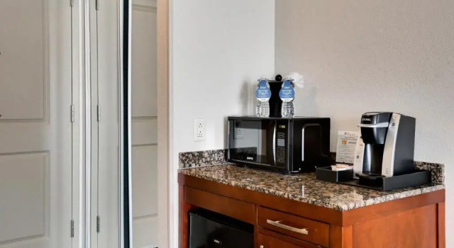 Двухместный Whirlpool Suite Hilton Garden Inn Milwaukee Airport