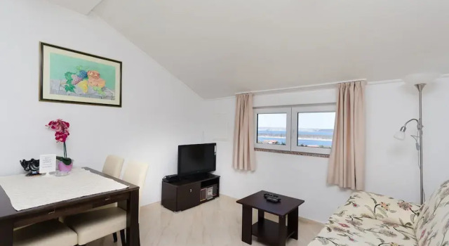 House Ljerka, Prenota Casa vacanze Hotel a Isole Quarnerine con parcheggio, Parcheggio