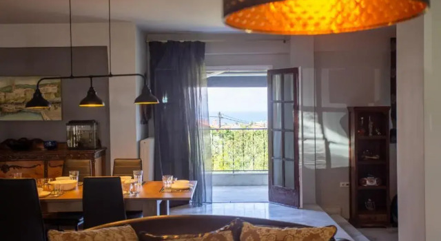 Τraditional Fully Detached Villa on a luxurious Hillock of Thessaloniki PANORAMA with its own Garden also for Family & Wedding gatherings and Kid's parties - under 13, จอง วิลล่า Panorama เทสซาโลนิกิ