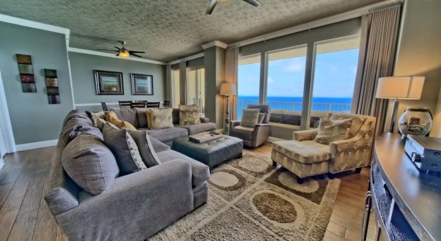 Номер Standard Pleasant Oceanfront Condo with Large Balcony and Beach Access - Unit 1605 by RedAwning