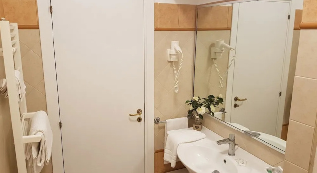 Трёхместный номер Standard с балконом и с видом на сад Hotel Gabbiano Beach