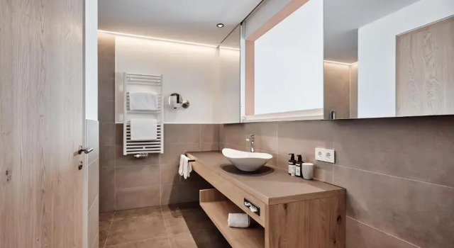 Люкс с балконом byHaller Suites & AO Restaurant