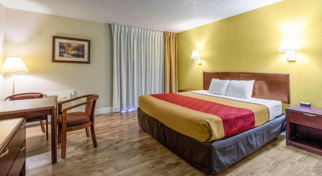Двухместный номер Standard с видом на реку Econo Lodge Inn & Suites on the River