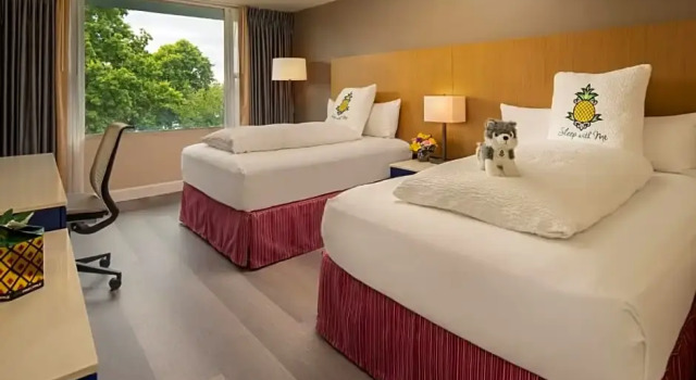 Номер Standard с видом на воду Staypineapple, Hotel Rose, Downtown Portland