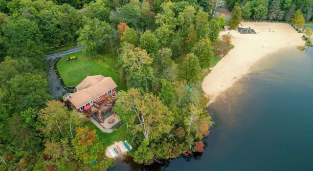 Ski, Swim & Relax: Waterfront Haven on Pines Lake!, Book Feriehus Sommerhuse i Pennsylvania, Hytte