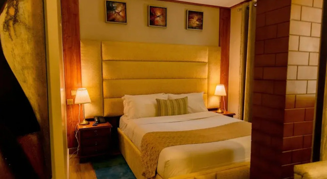 Двухместный номер Deluxe с балконом Legend Hotel