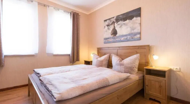 Maxine, Book Hotel Trassenheide Usedom
