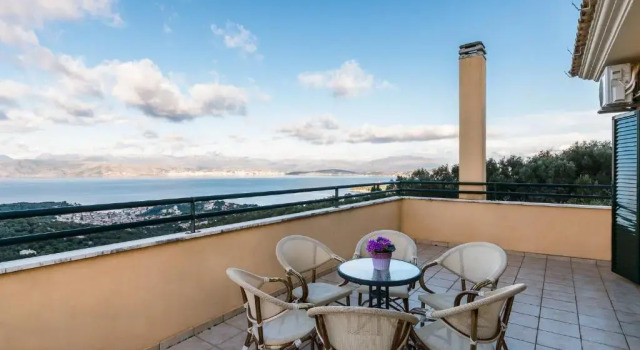 Вилла The Hillside Villas, Stunning Views & Private Pool