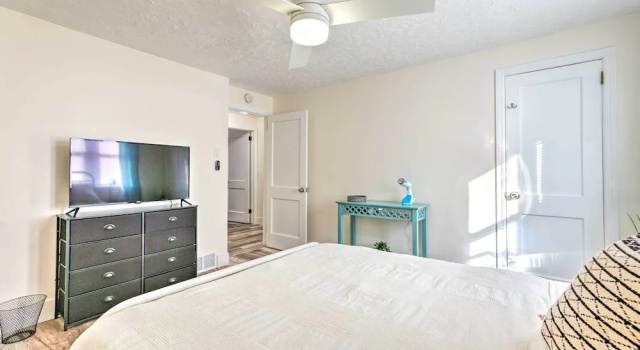Апартаменты с 3 комнатами с балконом The Gallery, an Allentown Retreat with Views!