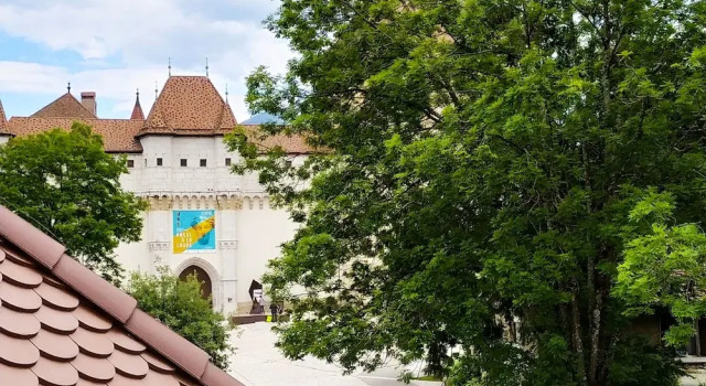 Семейный коттедж с видом на сад Villa Serandite