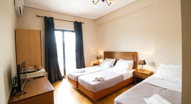 Апартаменты с балконом и с видом на сад Stone Palace Hotel Near Athens Airport Free Shuttle From and to Athens Airport