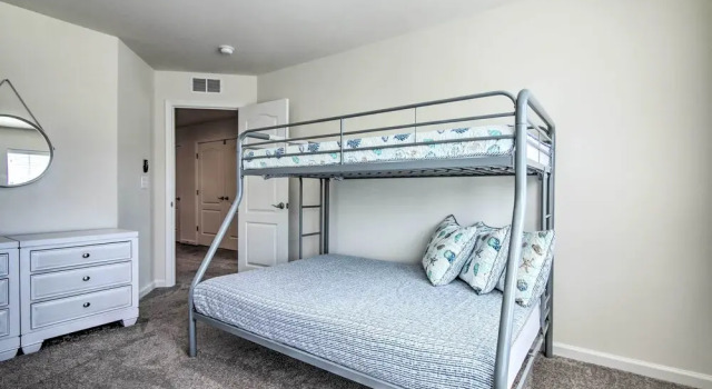 Beach Shuttle & Pool: Bishop's Landing Townhome