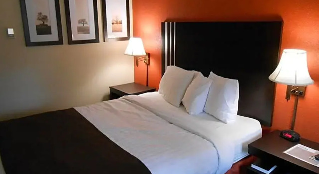 Номер Standard AmericInn by Wyndham Cloquet
