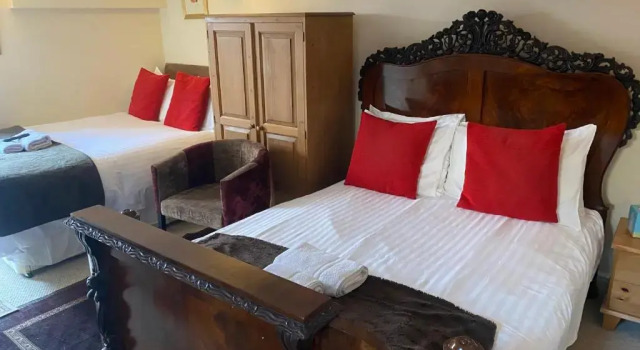 Трёхместный номер Standard The Old Court Hotel