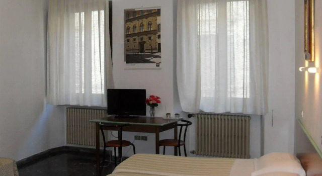 Marys House, Забронировать Отель Санта-Мария-Новелла Флоренция, рядом с Площадь Кафедрального собора