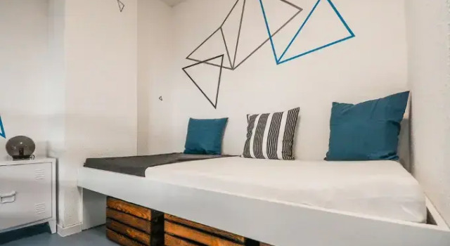 Private hostel room - City Center 1C, Забронировать Хостел Отели Мангейма с парковкой, рядом с Ратуша Мангейма, Парковка