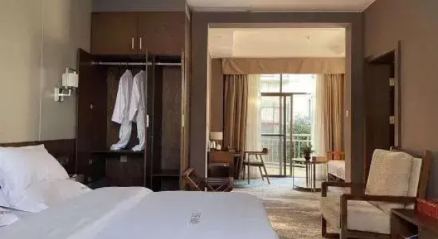Deluxe Suite Fufeng Holiday Hotel