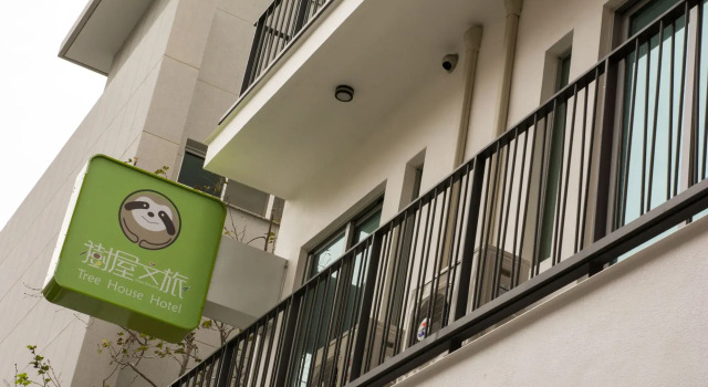 Treehouse Hostels