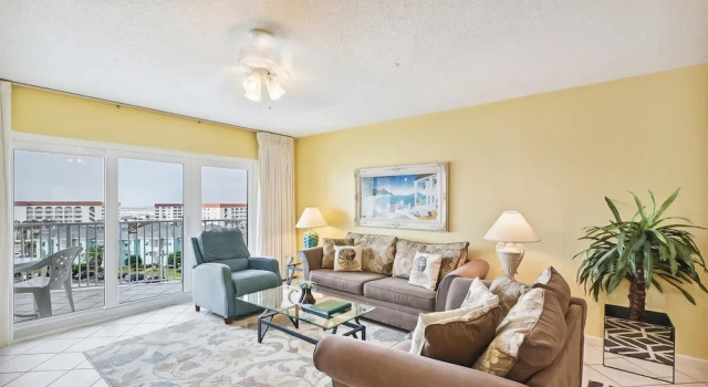 Seacrest 707 is a Gulf Front 2 BR on Okaloosa Island by RedAwning, Book Lejlighed Fort Walton Beach Emerald Coast