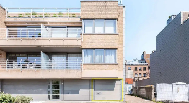 Duplex Apartment in Koksijde Near Beach, Prenota Appartamento Hotel a Flanders con parcheggio, Parcheggio