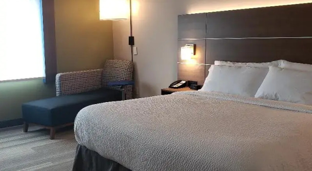 Двухместный номер Standard Holiday Inn Express & Suites Kingsland I-95-Naval Base Area by IHG