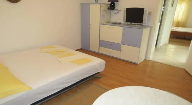 Apartments Ćorluka, Забронировать Апартаменты/квартира Отели Башка-Вода с парковкой, рядом с Пляж Лозница, Парковка
