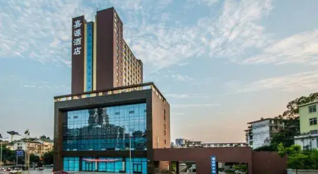 Century Jiayuan Hotel, Prenota Hotel Hotel a Sichuan con parcheggio, Parcheggio