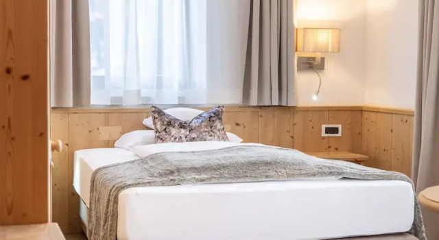 Четырёхместный номер Standard с балконом Hotel Arkadia