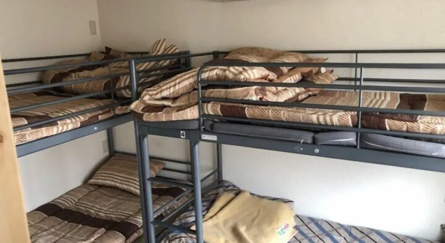 Кровать в общем номере (мужской номер) Vitti Lodge & Family Apartment - Hostel