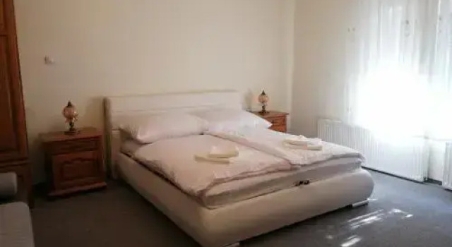 Adica Apartment, Book Lejlighed Hoteller i Western Transdanubia med parkering, Parkering
