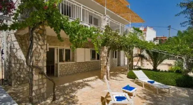 Holiday home Duje, Rezerwuj Hotel Hotele w Split-Dalmatia County z parkingiem, Parking