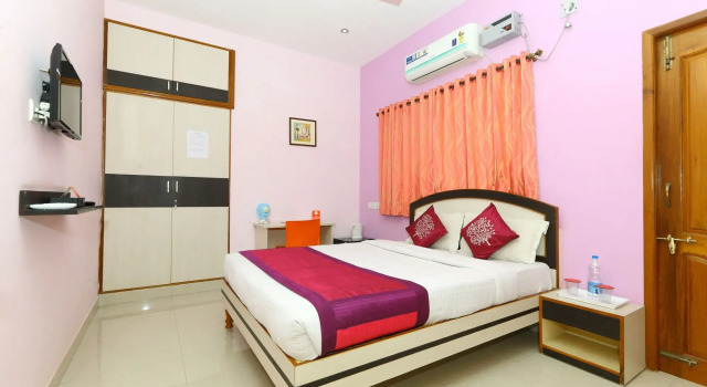 Hotel Fiesta House By OYO Rooms