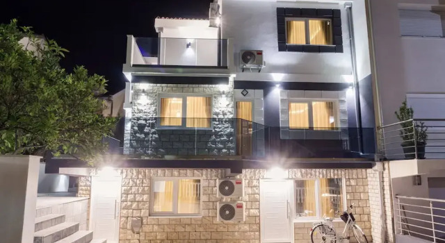 Villa Montemaris Budva, Забронировать Вилла Коттеджи Старого города Будвы - Будванская ривьера, Коттедж