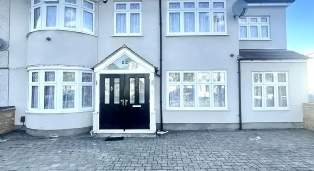Luxurious 6-bed Entire House in London Ilford