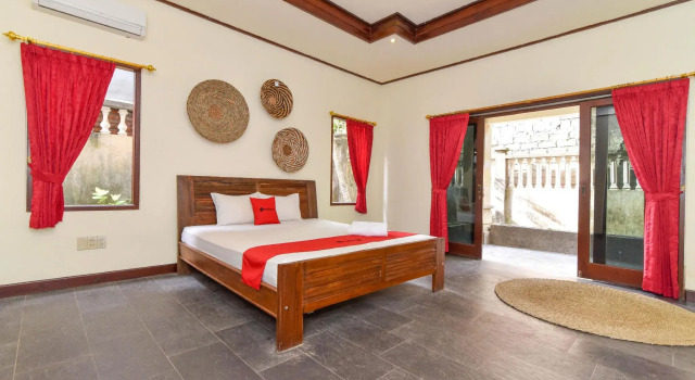 RedDoorz Plus near Seminyak Square