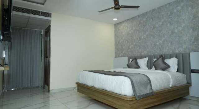 Hotel Phoenix Grand, Rezerwuj Hotel Hotele w Andhra Pradesh z parkingiem, Parking
