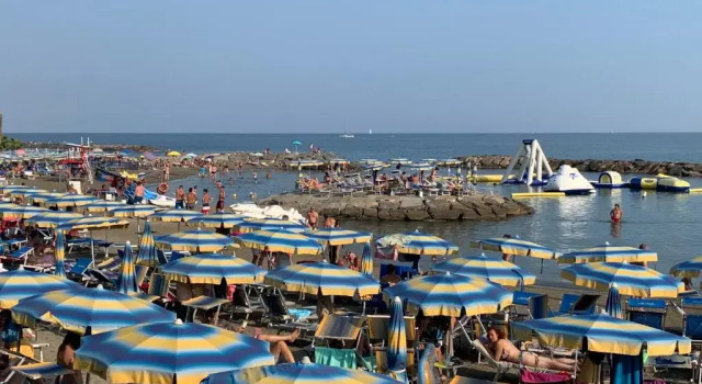 Sun, beach and bike, Забронировать Отель Отели в центре Санто-Стефано-аль-Мар, в центре