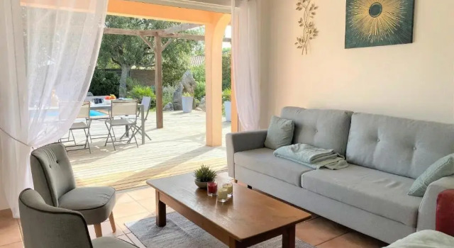 Villa pleine de charme avec piscine proches des plages, Rezervasyon Villa Lecci Korsika