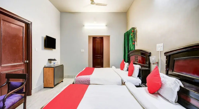 The Residency Inn, Забронировать Отель Отели Гомти Нагара с парковкой, Парковка