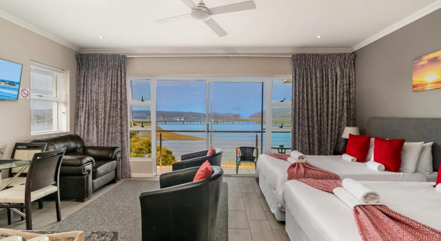 Phoenix Lodge and Waterside Accommodation, Boek Bed and Breakfast Paradise 