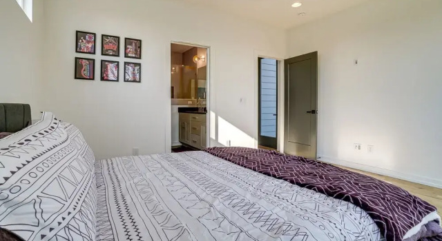 Sleek + Modern Nashville Home: Walk to Marathon!